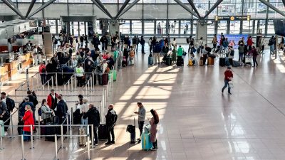 Warnstreik am Flughafen Berlin-Brandenburg: Keine Abflüge am Montag