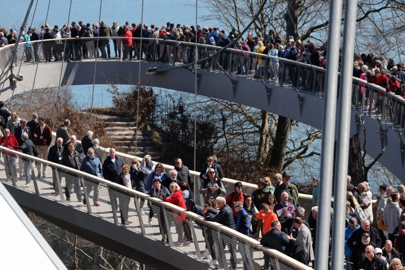 Schwebend über der Erde: Königsweg auf Rügen freigegeben