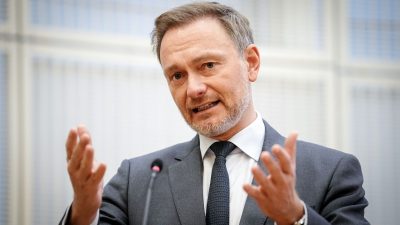 Provisionsverbot? Bundesfinanzminister Christian Lindner (FDP) ist auf der Seite von Banken und Versicherungen.