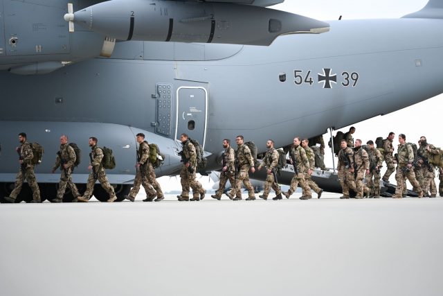 Die Bundeswehr hat mehr als 700 Menschen aus dem umkämpften Sudan ausgeflogen.
