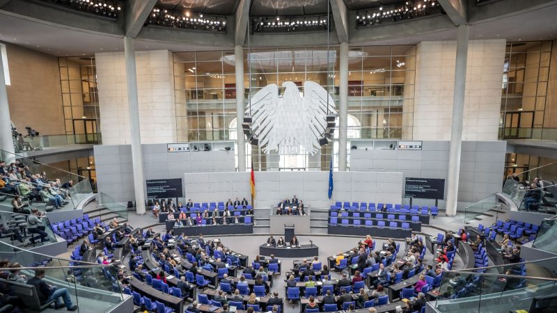 Der Bundestag wird derzeit alle vier Jahre gewählt - das nächste Mal planmäßig im Jahr 2025.