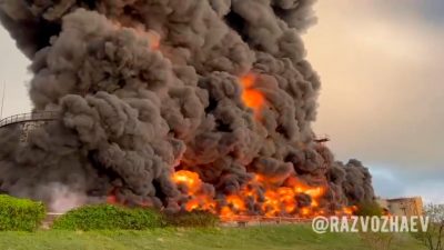 Großbrand auf der Krim: Treibstofflager brennt nach Drohnenangriff