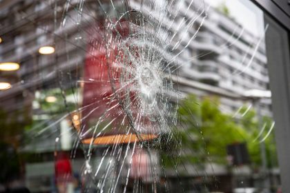 Vor 1. Mai: Randalierer zündeln – Berlins Polizeipräsidentin mit „Kottiwache“ zufrieden