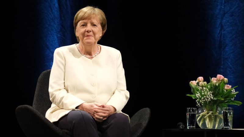 Angela Merkel spricht auf der Leipziger Buchmesse über ihr Leben.