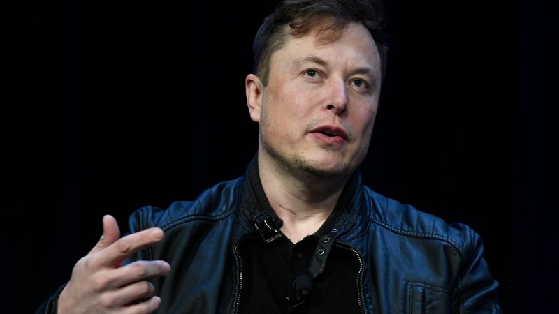 Elon Musk hat in den sechs Monaten als Twitter-Besitzer mehrfach mit Medien gestritten.