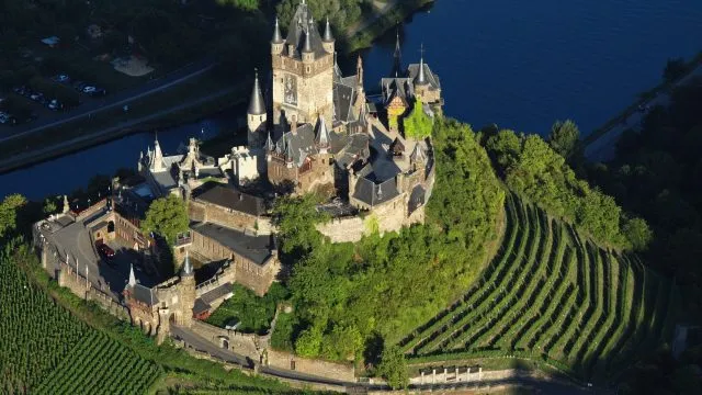 Luftbild der Reichsburg Cochem