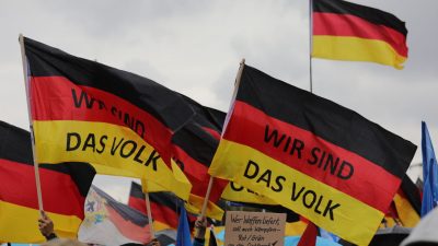 Union: Singen der deutschen Nationalhymne fördern und mehr Deutschlandfahnen