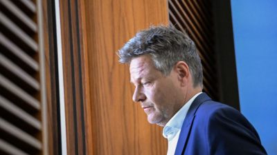 Habecks Schadensbegrenzung: Ministerium legt Beteiligungen von Staatssekretär Philipp offen