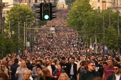 Serbiens Regierung in der Krise? Staatschef ruft zur „größten Kundgebung in der Geschichte“ auf