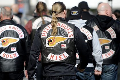 Vielzahl von Waffen bei Durchsuchungen in Duisburg gefunden