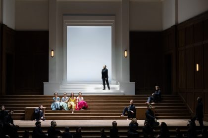 Fliegende Rosensträuße in Salzburg für Cecilia Bartoli