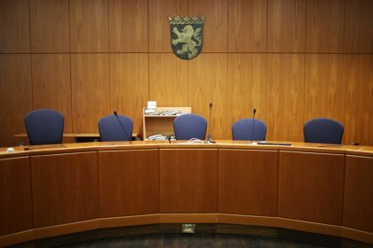 Gericht: Kind nicht wegen möglicher Beeinflussung gegen Vater in Heim unterbringen