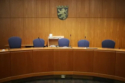 Gericht: Kind nicht wegen möglicher Beeinflussung gegen Vater in Heim unterbringen