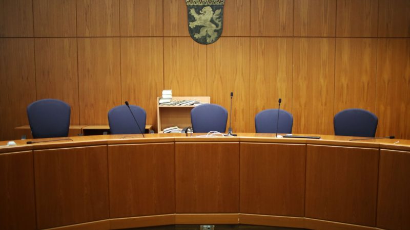 Im Landgericht in Frankfurt am Main wird ein Mordfall erneut verhandelt.