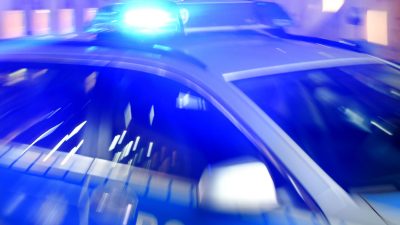 13-Jähriger flüchtet in Hessen mit Auto vor Polizei: Spritztour endet im Wald