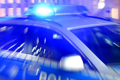 13-Jähriger flüchtet in Hessen mit Auto vor Polizei: Spritztour endet im Wald
