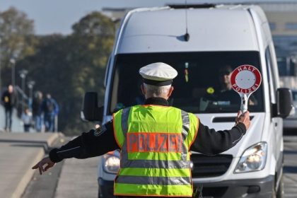 Innenministerin Faeser verlängert Grenzkontrollen um mindestens zwei Monate