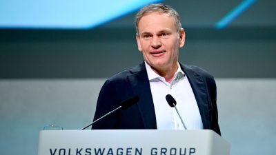 Oliver Blume, Vorstandsvorsitzender der Porsche AG und der Volkswagen AG, spricht bei der Hauptversammlung.