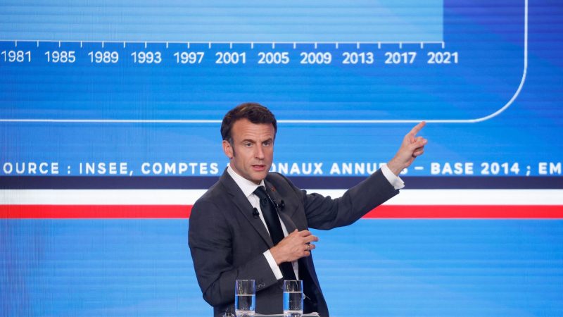 Emmanuel Macron, Präsident von Frankreich, spricht während einer Konferenz mit einigen Vertretern der französischen Industrie.
