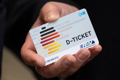 Verkehrsminister Schnieder will Deutschlandticket ab 2026 „sicher ausgestalten“