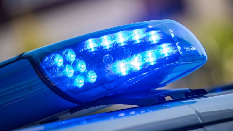 Blaulicht Berlin: Die Polizei sucht nach einem gefüchteten Mann, der einen anderen getötet haben soll.