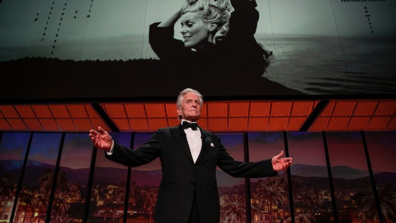 Michael Douglas ist zur Eröffnung der Filmfestspiele in Cannes mit der Goldenen Ehrenpalme ausgezeichnet worden.