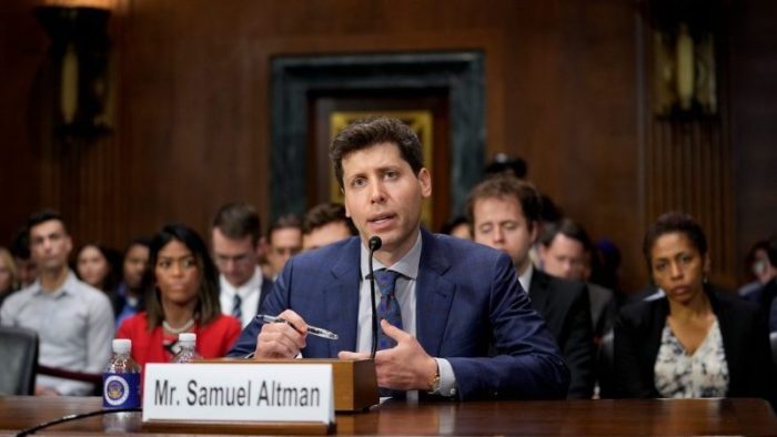 Der Chef des ChatGPT-Erfinders, Sam Altman, spricht während einer Anhörung im US-Senat.