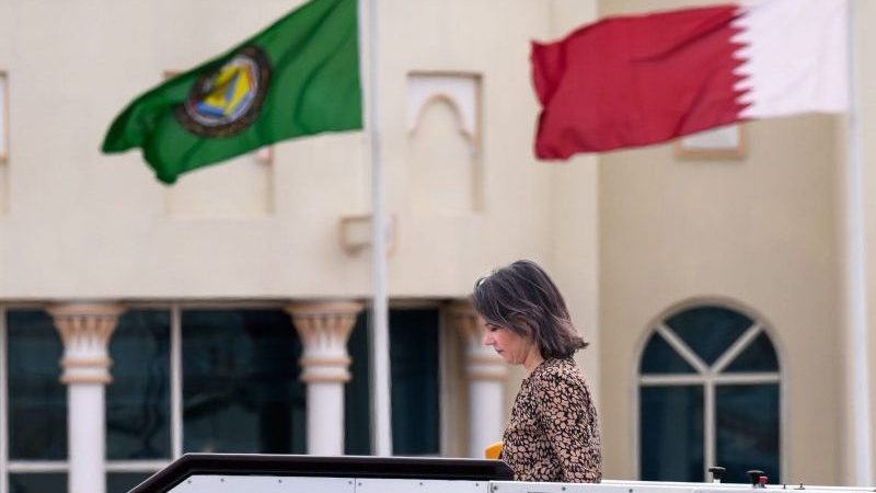 Außenministerin Annalena Baerbock (Grüne) bei ihrer Ankunft in Doha.