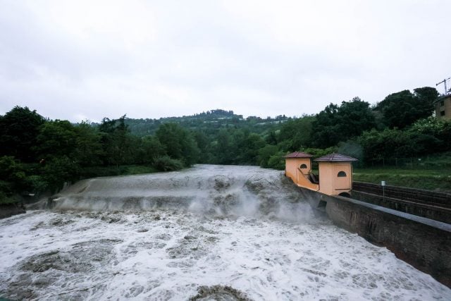 Die italienischen Regionen Emilia-Romagna und die Marken werden von schweren Unwettern heimgesucht. Nach heftigen Regenfällen kommt es in den Gebieten an der Adriaküste zu Überschwemmungen.