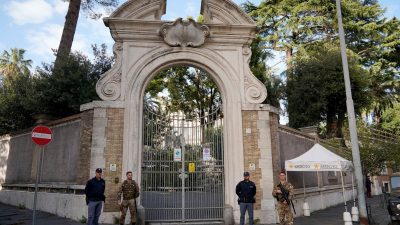 Auto rast durch Tor in Vatikanstaat – Fahrer festgenommen