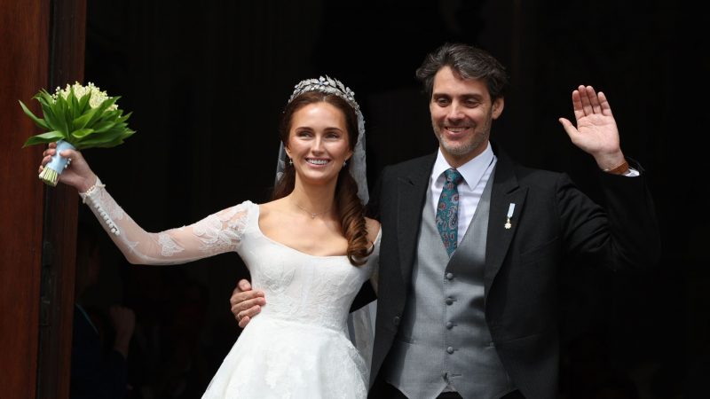 Ludwig Prinz von Bayern und seine Frau Sophie-Alexandra Prinzessin von Bayern  nach ihrer kirchlichen Hochzeit.