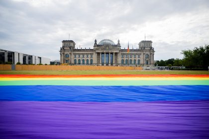 Berlin: LGBTQ-Klub will Flüchtlingsheim verhindern – Unterbringung von 650 Personen geplant