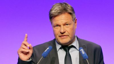 Robert Habeck (Bündnis 90/Die Grünen), Bundesminister für Wirtschaft und Klimaschutz, wirft der FDP «Wortbruch» vor.