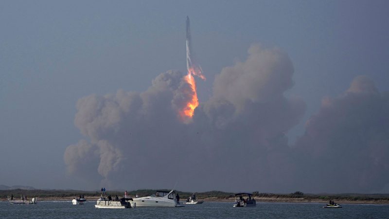 Das Raumschiff «Starship» von SpaceX startet am 20.04.2023 im texanischen Boca Chica - und explodiert nur vier Minuten später.