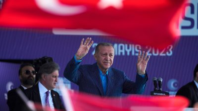 Wahl in der Türkei: Erdogan erklärt sich zum Sieger
