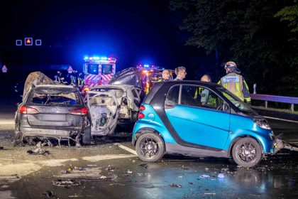 Verkehrsunfall auf der A43 mit 17 Verletzten – Zwei Autos ausgebrannt