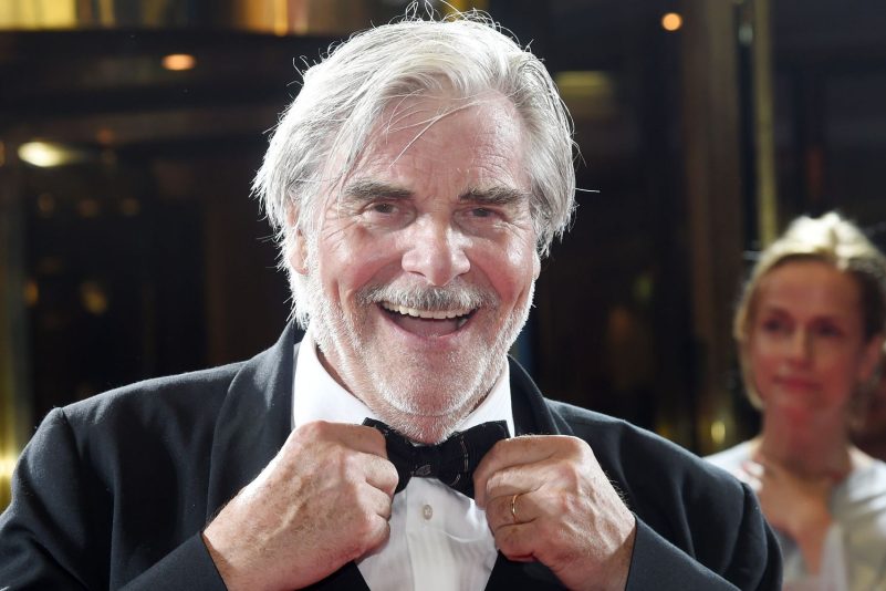 Der Schauspieler Peter Simonischek kommt zum Eröffnungsempfang des Filmfests München zum Hotel Bayerischer Hof (2016).