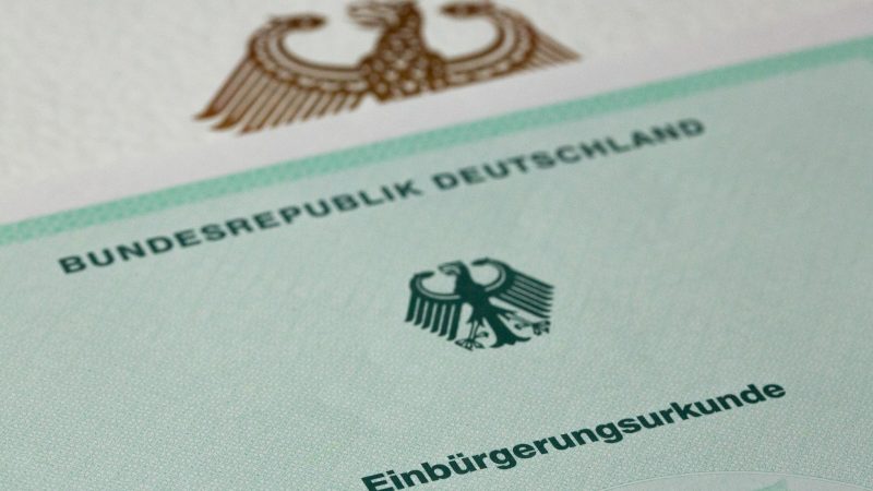 Zahl der Einbürgerungen steigt – Union und AfD wollen erleichterte Einbürgerung verhindern