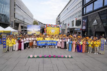 Drache tanzt im Frankfurter Zentrum: Auftakt zur Feier des Welt-Falun-Dafa-Tages (+Video)