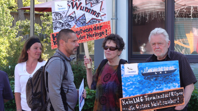 „Es gibt keine Gasmangellage“: Hitzige Bürgerversammlung zu LNG-Terminals vor Rügen