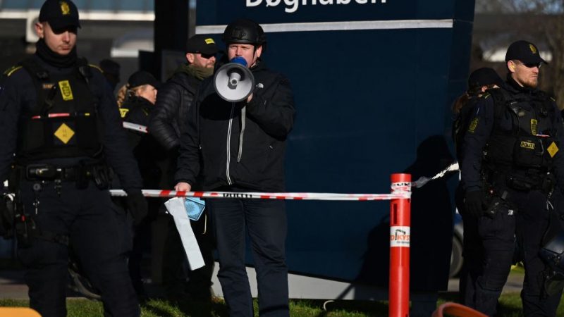 Schwedische Polizei erlaubt Protest mit geplanter Koran-Verbrennung vor Moschee 