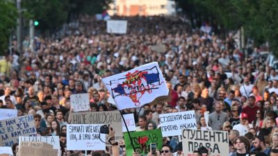 Belgrad: Erneut Zehntausende gegen serbische Regierung auf der Straße