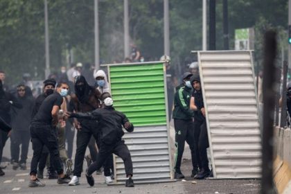 Notstand in Sicht? Macron bricht EU-Gipfel ab und kehrt zu Krisensitzungen zurück