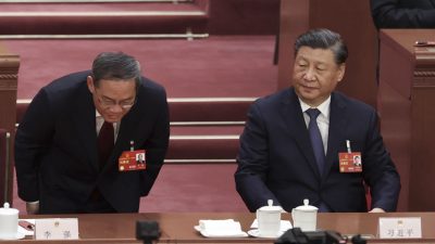 „Schwächer als erwartet“: Chinas Ministerpräsident kam mit Charterflugzeug und Frageverbot
