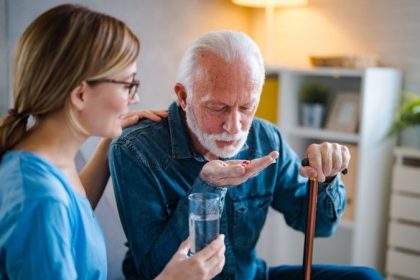 Vitamine gegen Parkinson? Vier Nahrungsergänzungsmittel im Fokus
