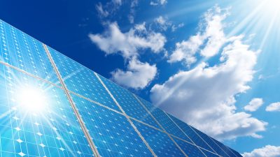 Sonne schwächt Photovoltaik-Anlagen – Großbritannien muss wieder Kohle verfeuern