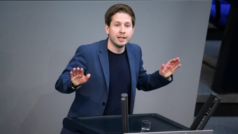 Kevin Kühnert (SPD) spricht bei einer Plenarsitzung im Deutschen Bundestag.