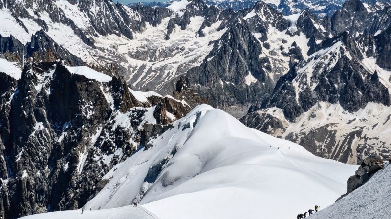 Kletterer auf dem Weg zum Montblanc an der französisch-italienischen Grenze. (Archivbild)