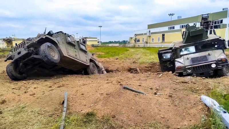 In Belgorod sind am 23. Mai nach Kämpfen beschädigte gepanzerte Militärfahrzeuge zu sehen.