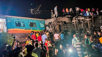 Zugunglück in Indien: Zahl der Todesopfer steigt auf über 120